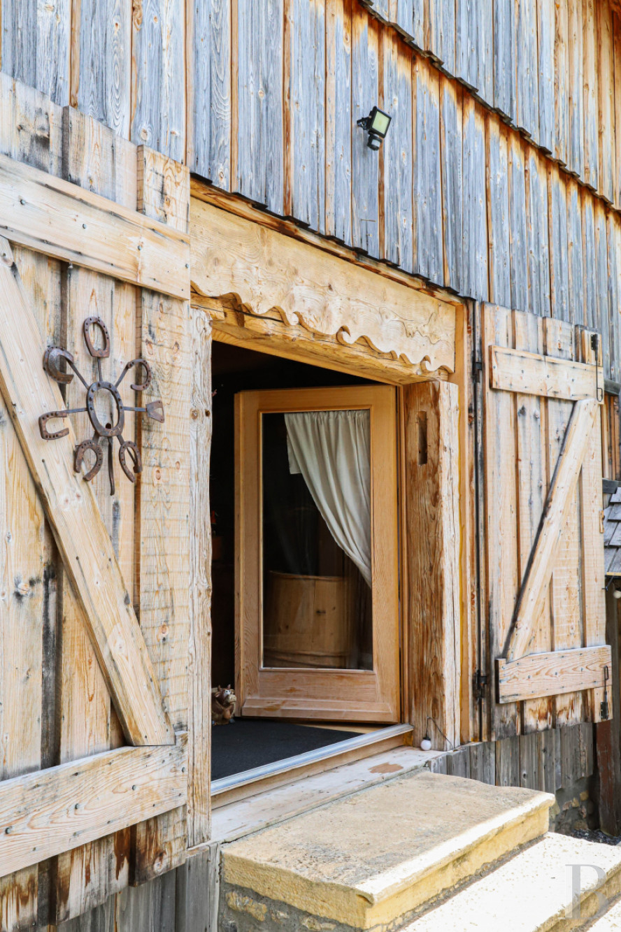 A traditional chalet barn surrounded by alpine pastures in Haute-Savoie, not far from Morzine - photo  n°7